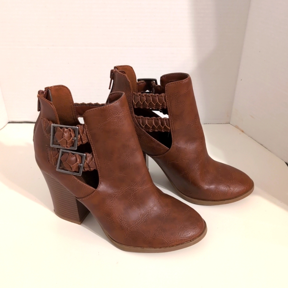 American Eagle Women's Brown Ankle Boots‎ with Buckle Detail Size 8